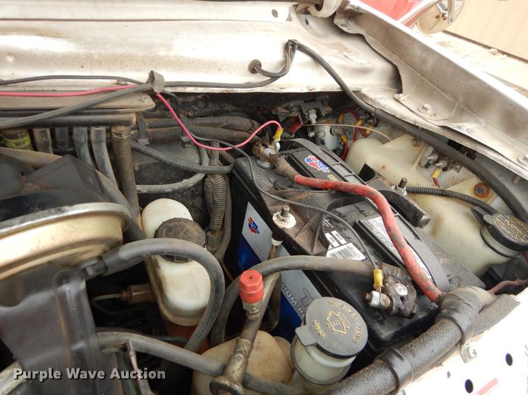 image for item DC0473 1989 Ford Econoline E350 XL ambulance