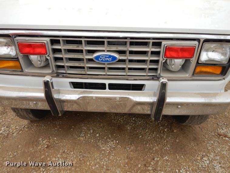 image for item DC0473 1989 Ford Econoline E350 XL ambulance