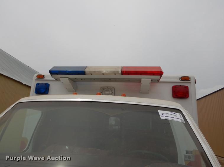 image for item DC0473 1989 Ford Econoline E350 XL ambulance
