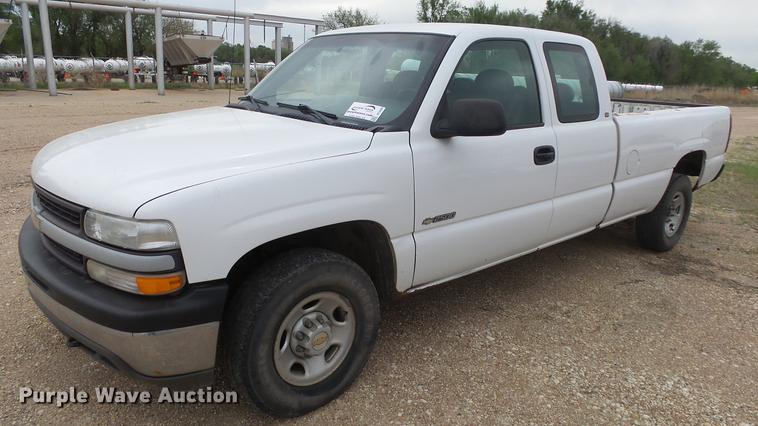image for item DC3009 2000 Chevrolet Silverado 2500 Ext. Cab pickup truck