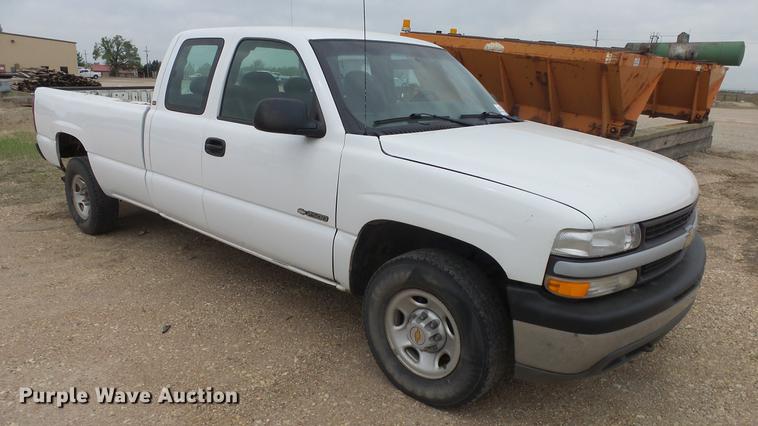 image for item DC3009 2000 Chevrolet Silverado 2500 Ext. Cab pickup truck