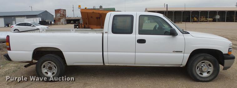 image for item DC3009 2000 Chevrolet Silverado 2500 Ext. Cab pickup truck