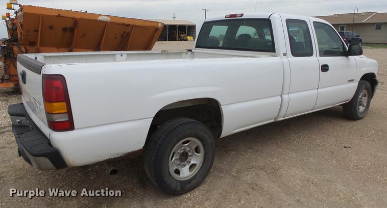 image for item DC3009 2000 Chevrolet Silverado 2500 Ext. Cab pickup truck