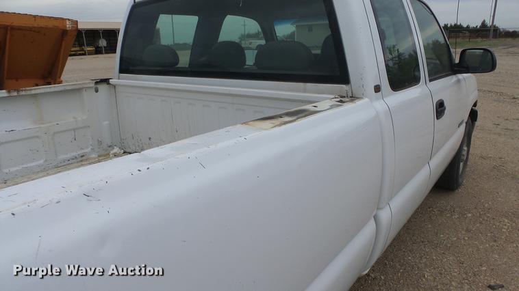 image for item DC3009 2000 Chevrolet Silverado 2500 Ext. Cab pickup truck