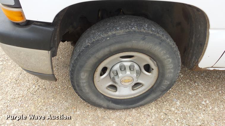 image for item DC3009 2000 Chevrolet Silverado 2500 Ext. Cab pickup truck