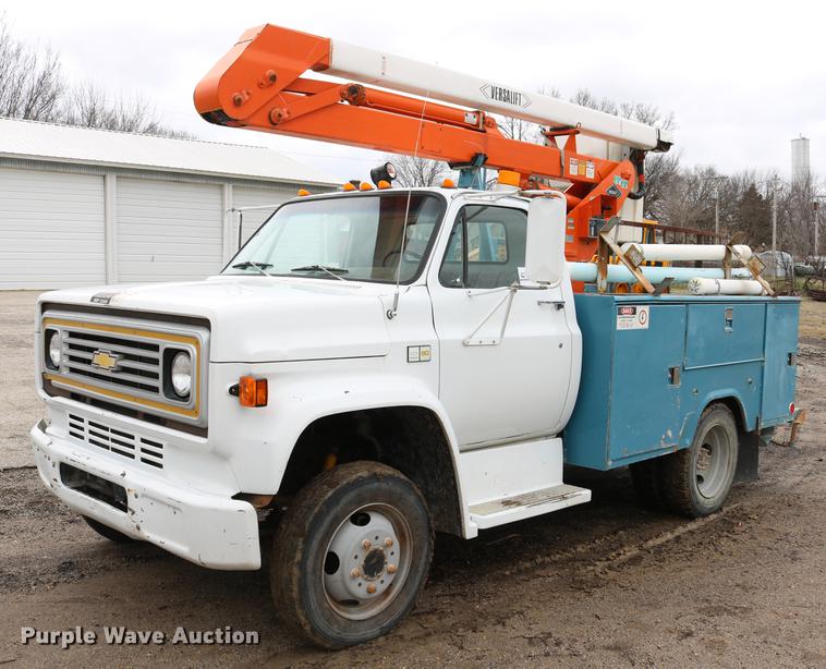 image for item DC7580 1989 Chevrolet C60 bucket truck