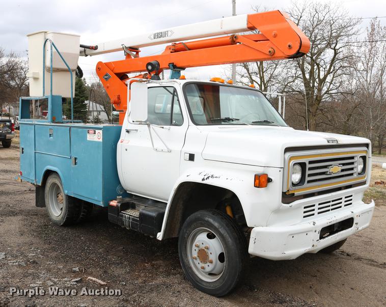 image for item DC7580 1989 Chevrolet C60 bucket truck