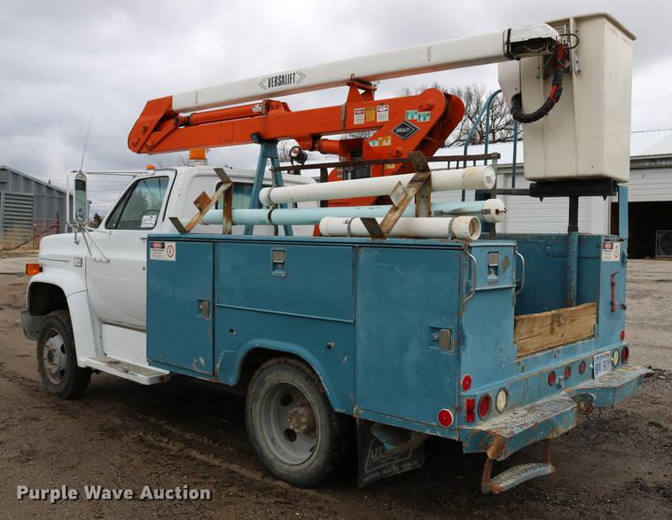 image for item DC7580 1989 Chevrolet C60 bucket truck