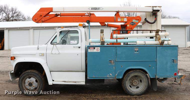 image for item DC7580 1989 Chevrolet C60 bucket truck