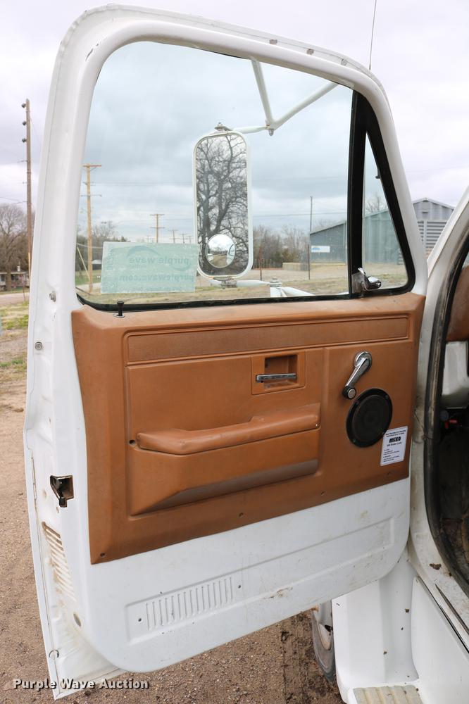 image for item DC7580 1989 Chevrolet C60 bucket truck