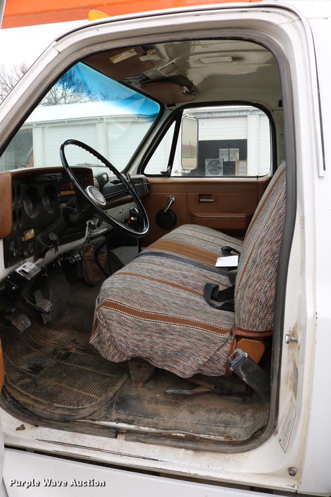 image for item DC7580 1989 Chevrolet C60 bucket truck