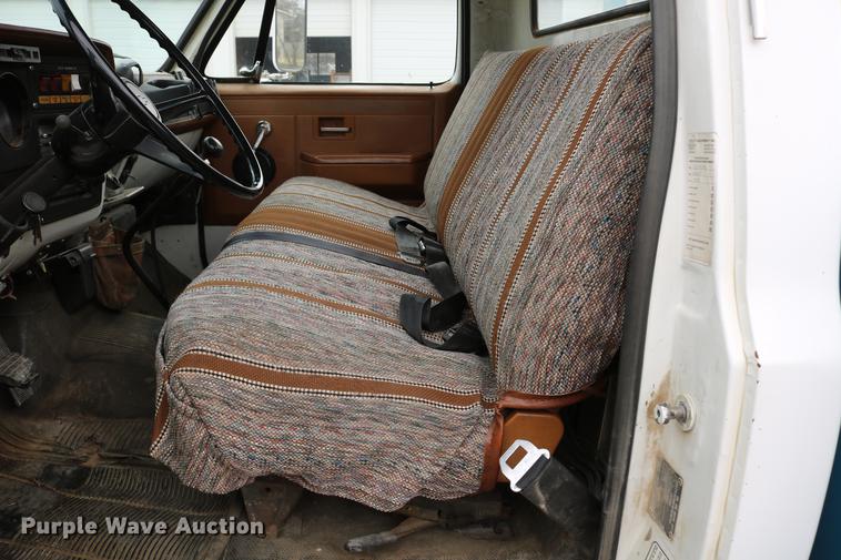 image for item DC7580 1989 Chevrolet C60 bucket truck