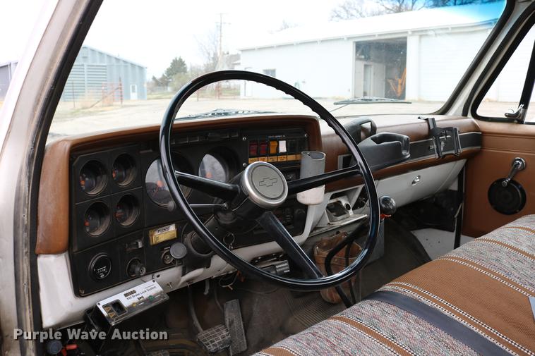 image for item DC7580 1989 Chevrolet C60 bucket truck