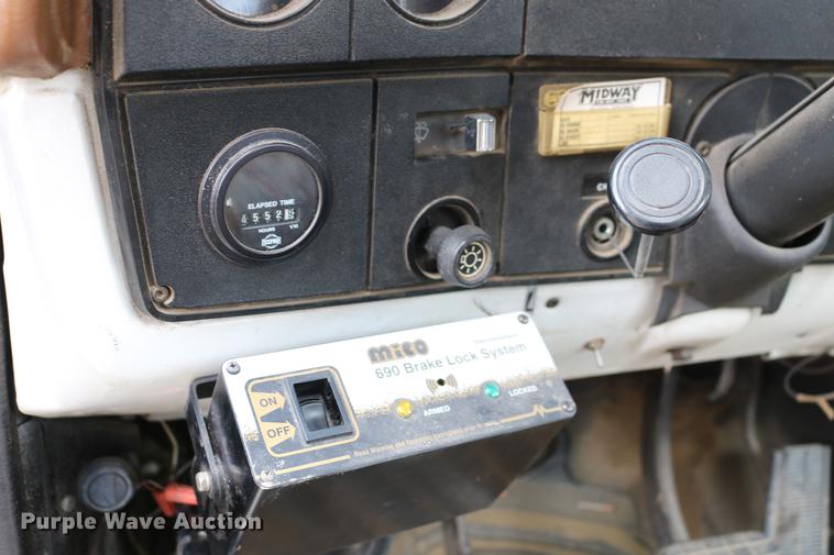 image for item DC7580 1989 Chevrolet C60 bucket truck