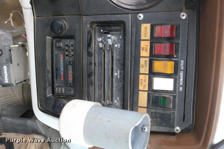 image for item DC7580 1989 Chevrolet C60 bucket truck