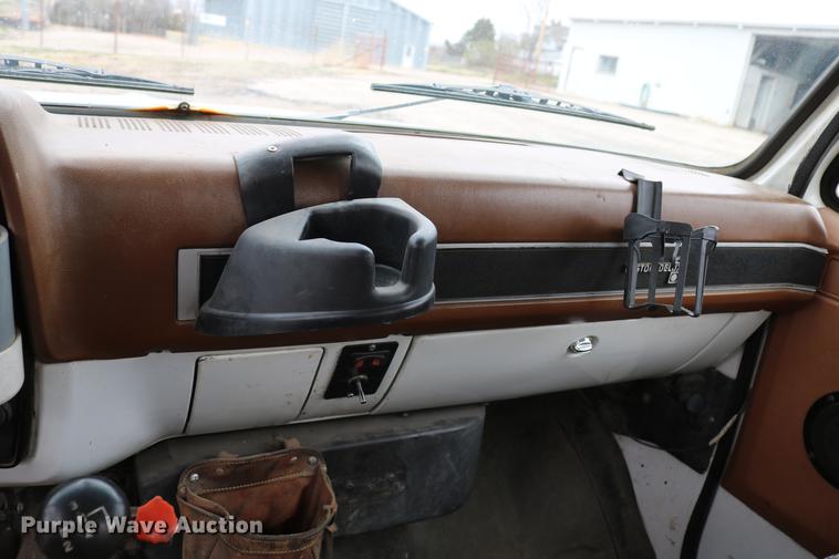 image for item DC7580 1989 Chevrolet C60 bucket truck