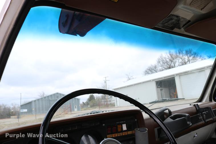 image for item DC7580 1989 Chevrolet C60 bucket truck