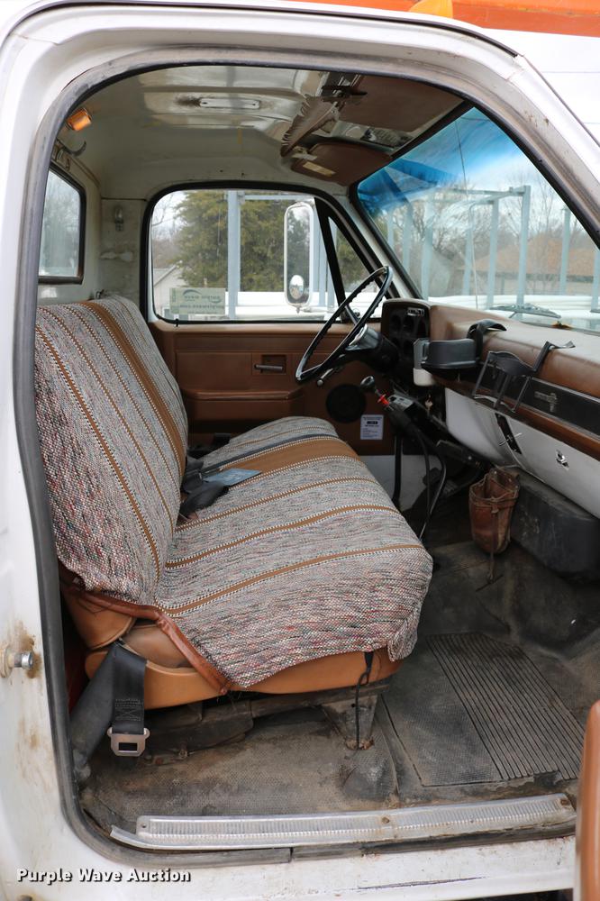 image for item DC7580 1989 Chevrolet C60 bucket truck