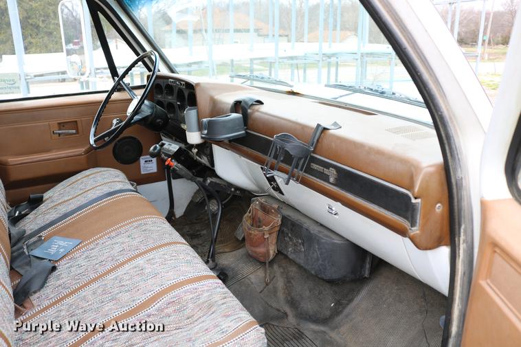 image for item DC7580 1989 Chevrolet C60 bucket truck