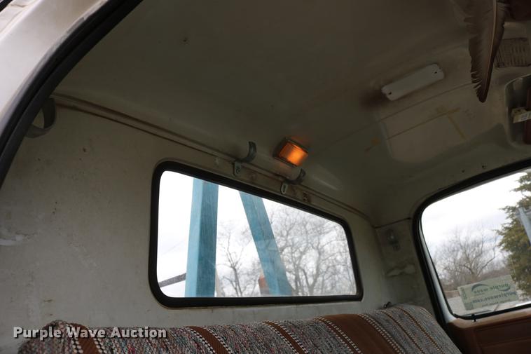 image for item DC7580 1989 Chevrolet C60 bucket truck