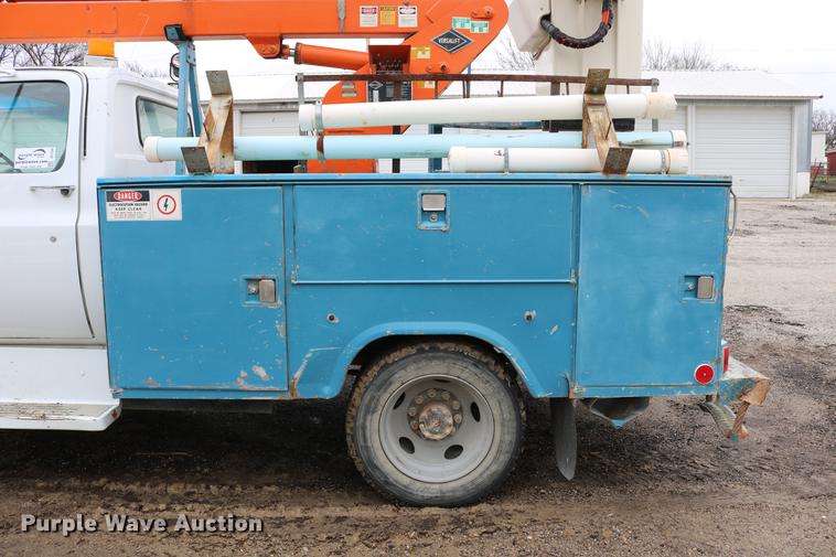 image for item DC7580 1989 Chevrolet C60 bucket truck