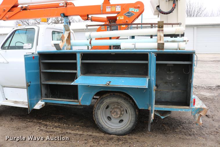 image for item DC7580 1989 Chevrolet C60 bucket truck