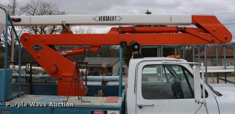 image for item DC7580 1989 Chevrolet C60 bucket truck