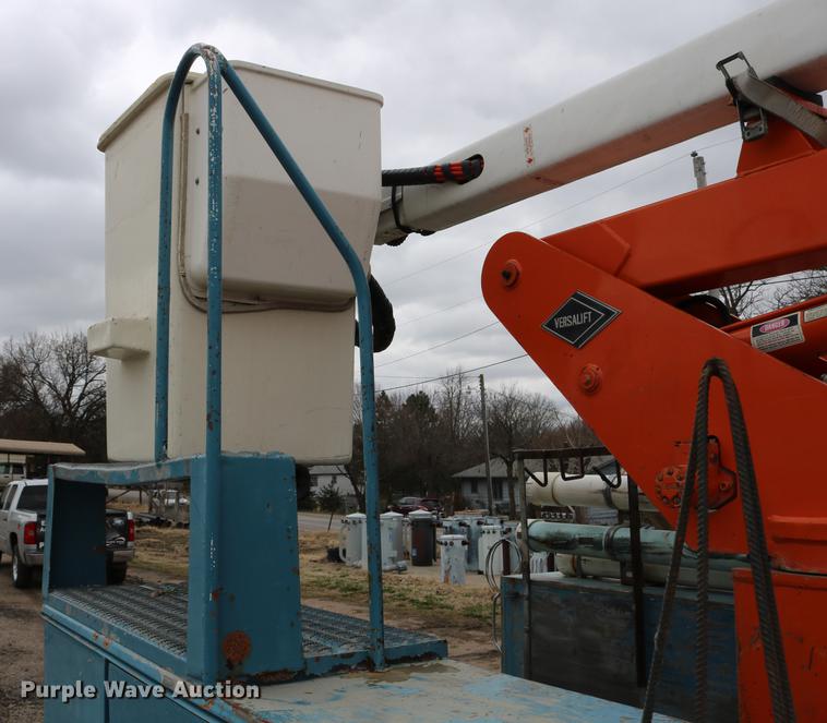 image for item DC7580 1989 Chevrolet C60 bucket truck