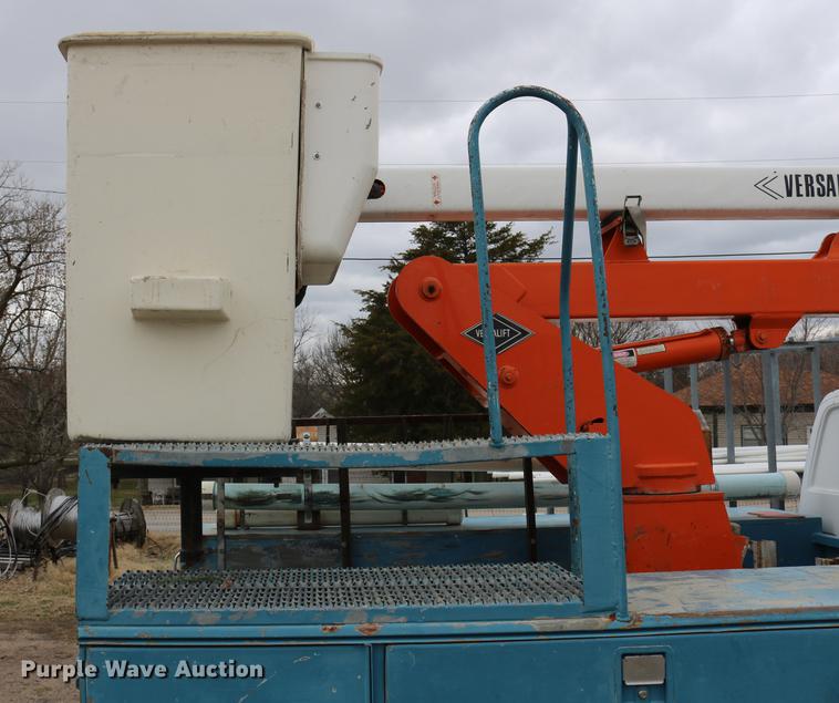 image for item DC7580 1989 Chevrolet C60 bucket truck