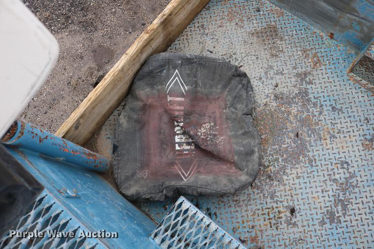 image for item DC7580 1989 Chevrolet C60 bucket truck