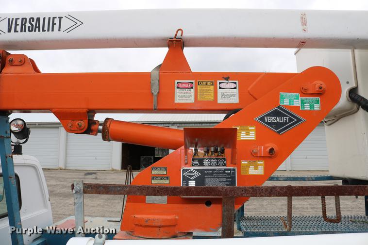 image for item DC7580 1989 Chevrolet C60 bucket truck