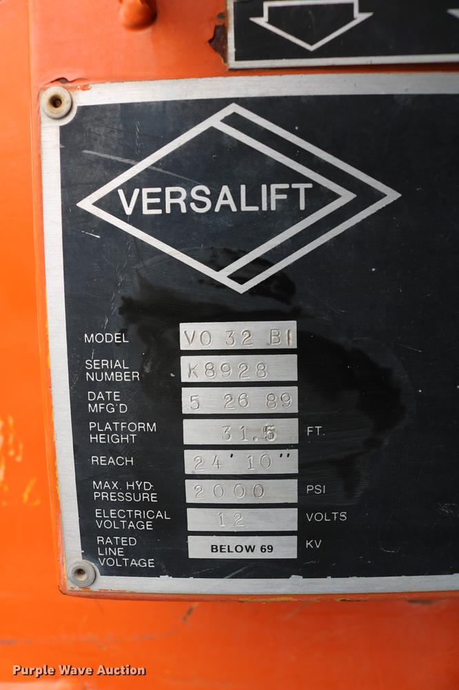 image for item DC7580 1989 Chevrolet C60 bucket truck