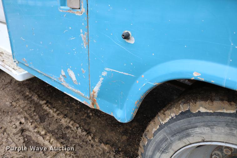 image for item DC7580 1989 Chevrolet C60 bucket truck