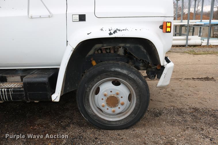 image for item DC7580 1989 Chevrolet C60 bucket truck