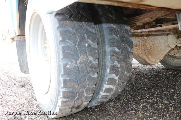 image for item DC7580 1989 Chevrolet C60 bucket truck