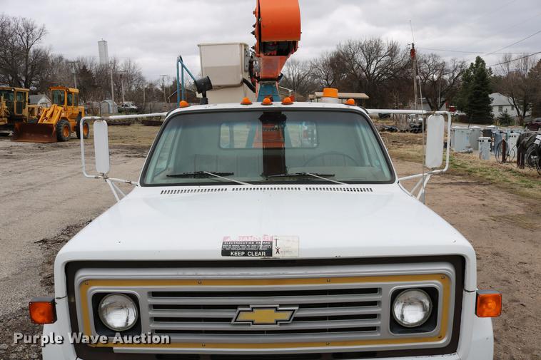 image for item DC7580 1989 Chevrolet C60 bucket truck