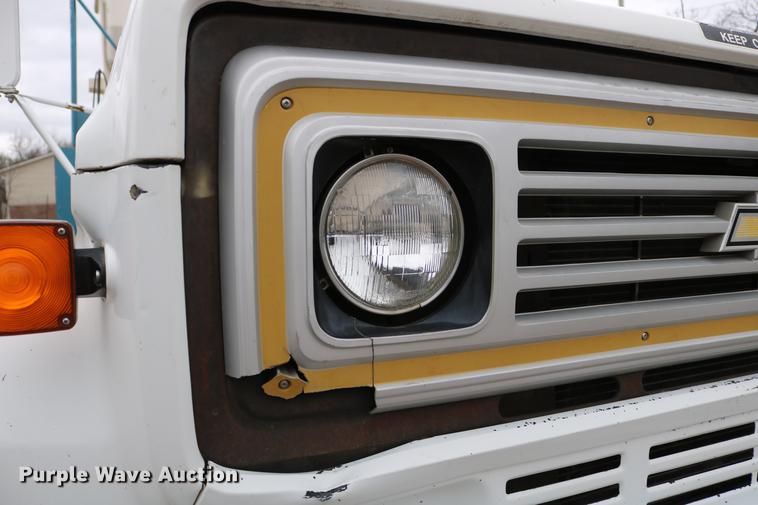 image for item DC7580 1989 Chevrolet C60 bucket truck