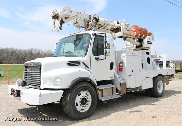 image for item DC7582 2006 Freightliner Business Class M2 digger derrick truck