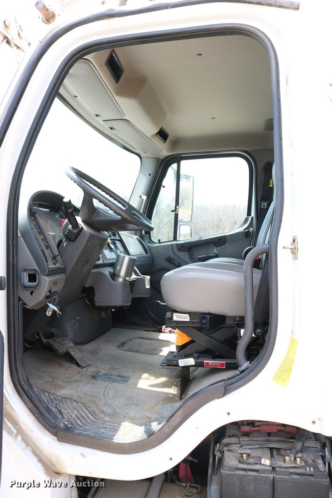 image for item DC7582 2006 Freightliner Business Class M2 digger derrick truck