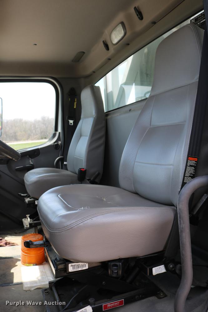 image for item DC7582 2006 Freightliner Business Class M2 digger derrick truck