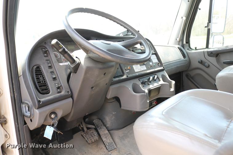 image for item DC7582 2006 Freightliner Business Class M2 digger derrick truck