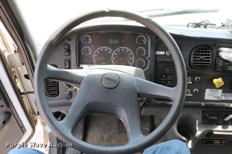 image for item DC7582 2006 Freightliner Business Class M2 digger derrick truck