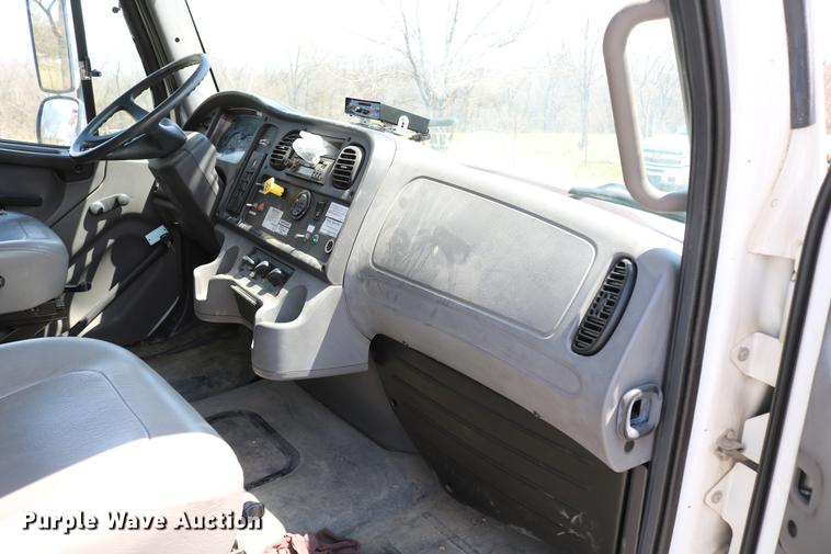 image for item DC7582 2006 Freightliner Business Class M2 digger derrick truck