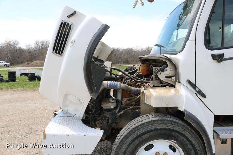 image for item DC7582 2006 Freightliner Business Class M2 digger derrick truck