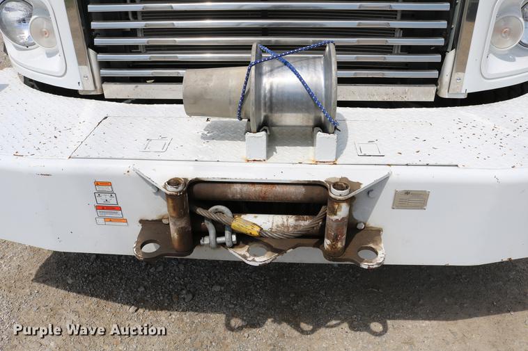 image for item DC7582 2006 Freightliner Business Class M2 digger derrick truck