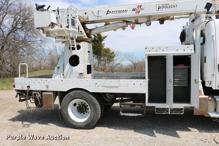 image for item DC7582 2006 Freightliner Business Class M2 digger derrick truck