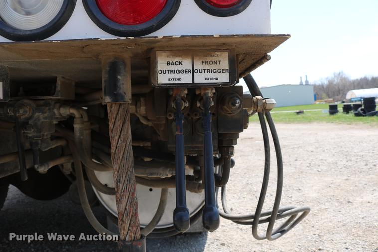 image for item DC7582 2006 Freightliner Business Class M2 digger derrick truck