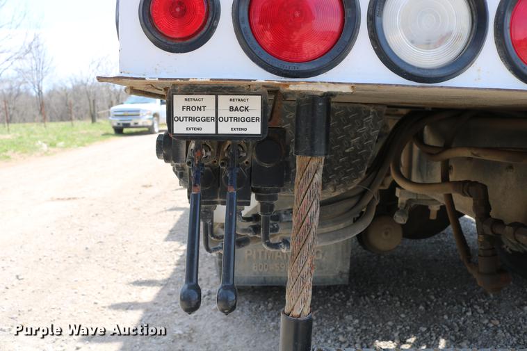 image for item DC7582 2006 Freightliner Business Class M2 digger derrick truck