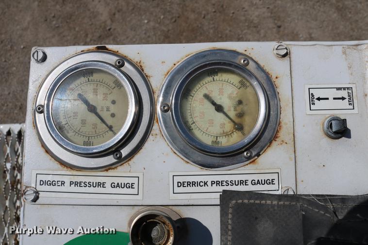 image for item DC7582 2006 Freightliner Business Class M2 digger derrick truck