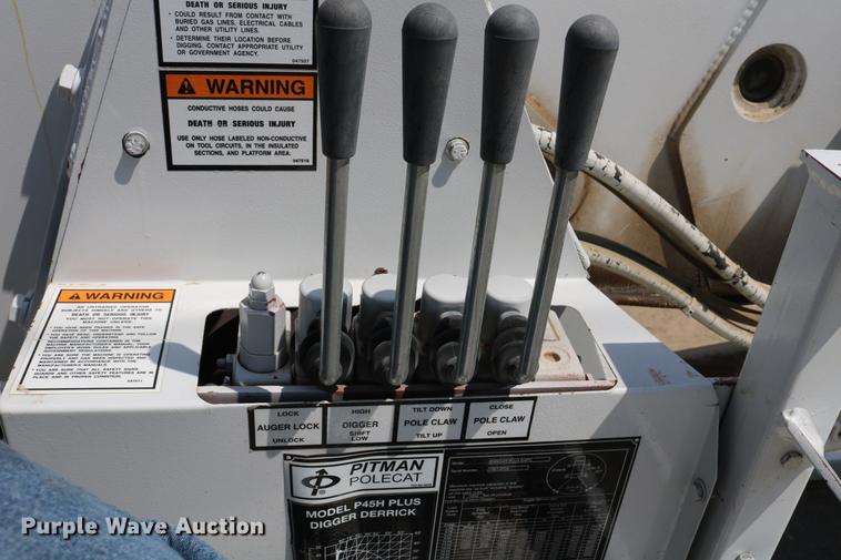 image for item DC7582 2006 Freightliner Business Class M2 digger derrick truck